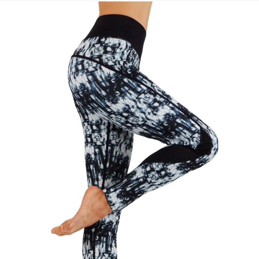Yoga/Leggings light compression. Four-way stretch with mesh Bagged NWT 🆕